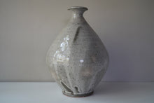 Load image into Gallery viewer, Kohiki bottle vase
